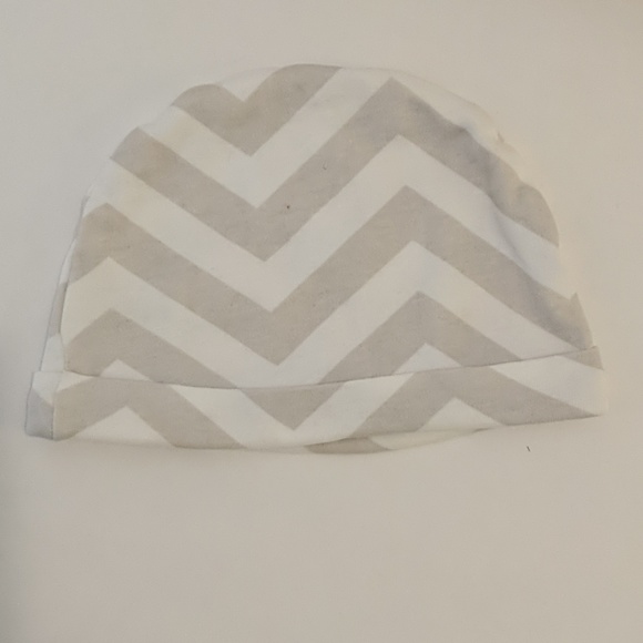 NEWBORN LOT OF 2 HATS - Picture 2 of 3